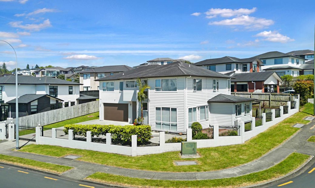 Perfectly Positioned Stunning Home In Auckland, Auckland, New Zealand