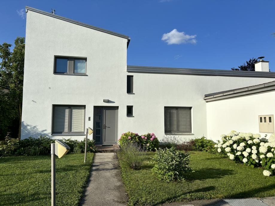 Villa in Mala Mlaka, City of Zagreb, Croatia 1 - 15980742