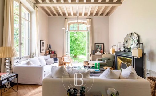 Estate in Saint-Cirq-Lapopie, Occitania, France 1