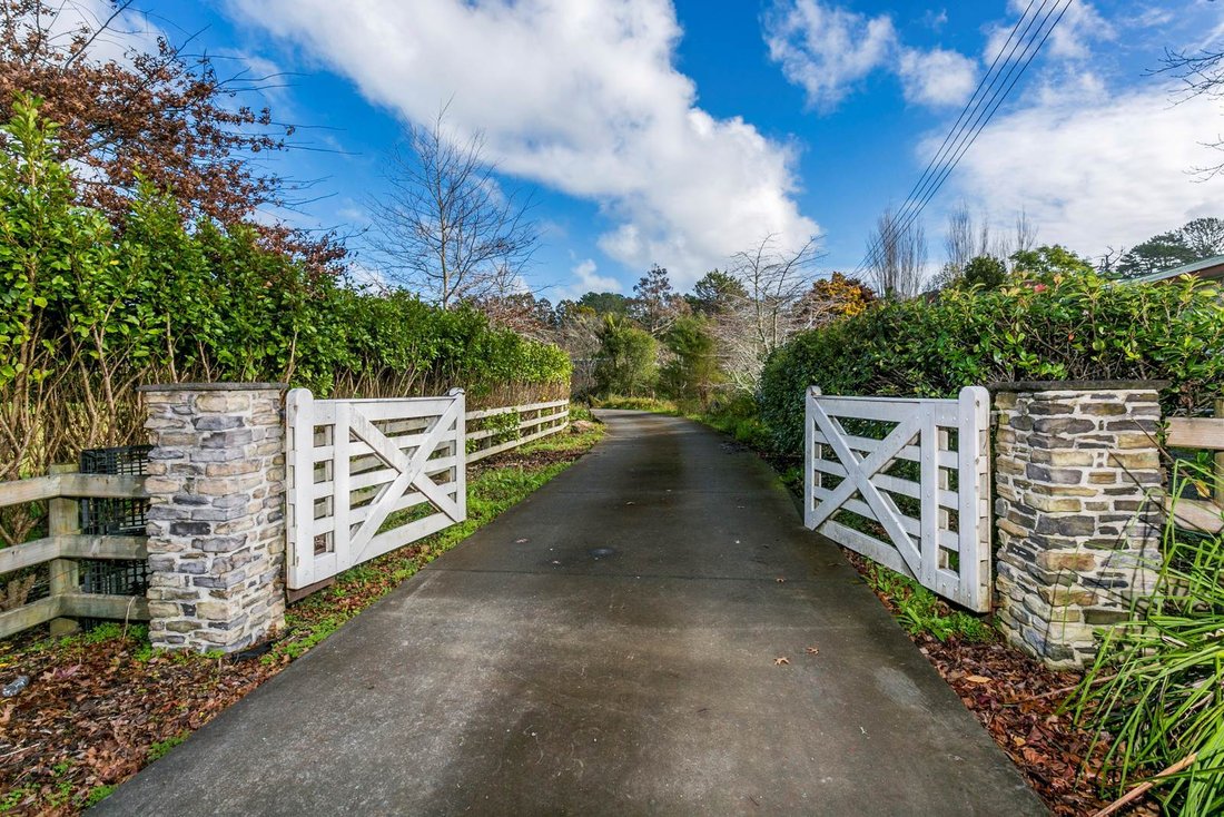 House in Kumeu, Auckland, New Zealand 2 - 15978481