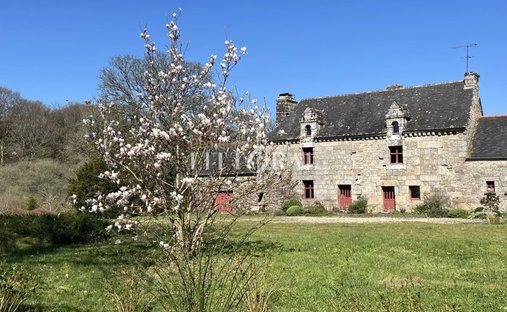 Sale Of A Castle In Guingamp, 693m² 26 Rooms €1,659,000 Côtes D'armor