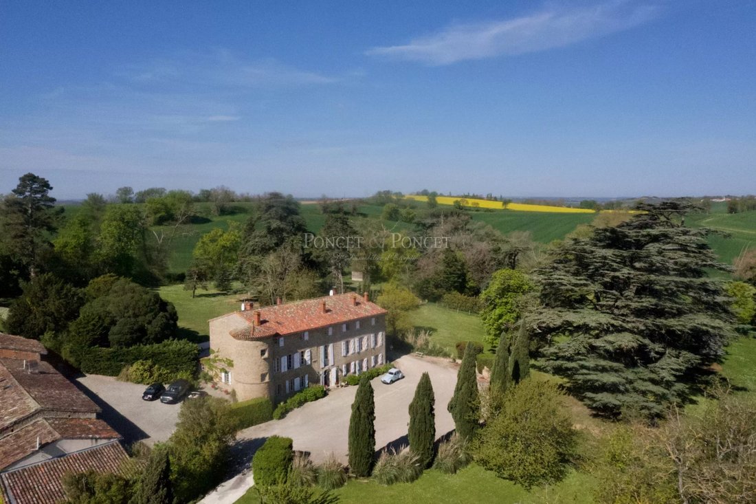 La Couronne des Comtes: A 15th-Century Castle’s Timeless Embrace Near Toulouse