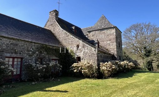 Sale Of A Castle In Guingamp, 693m² 26 Rooms €1,659,000 Côtes D'armor