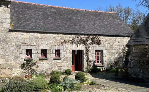 Sale Of A Castle In Guingamp, 693m² 26 Rooms €1,659,000 Côtes D'armor