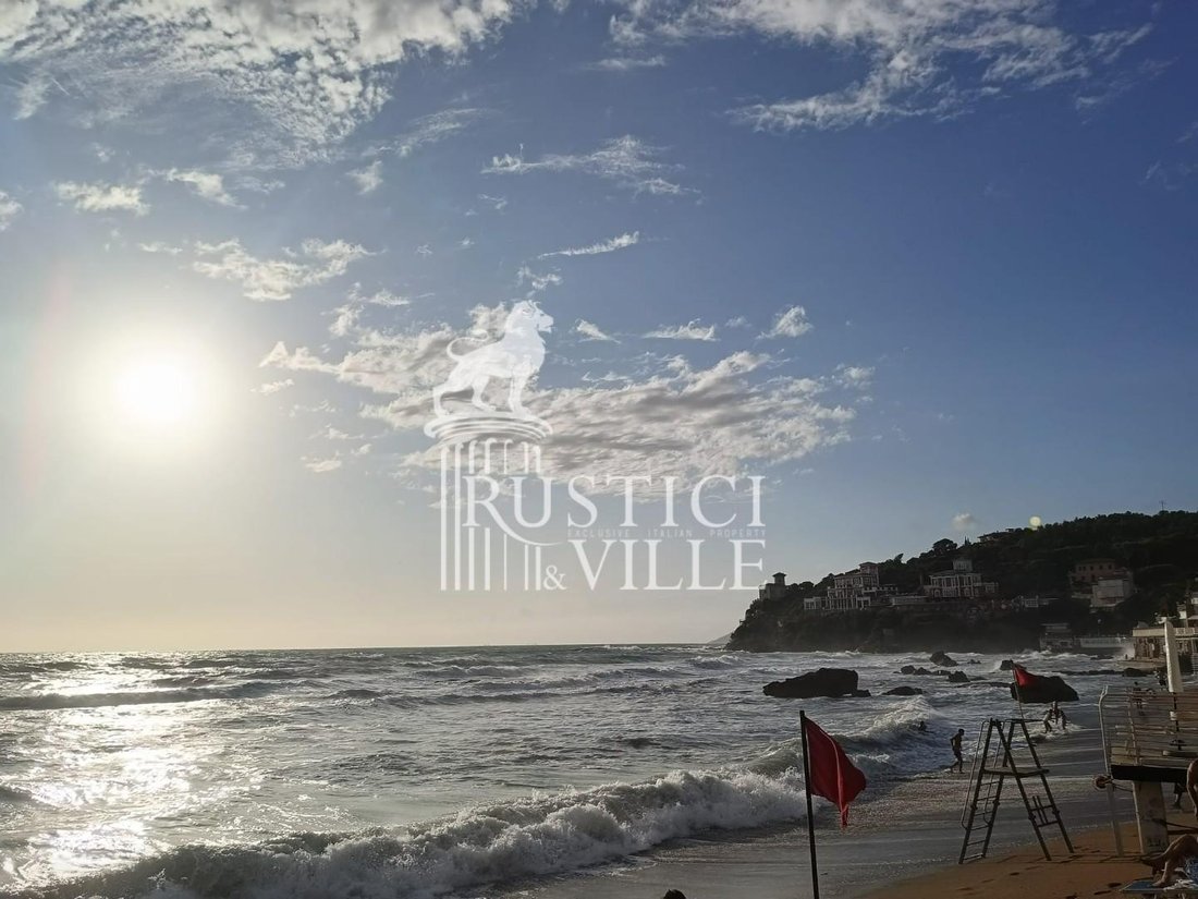 Villa in Castiglioncello, Rosignano Marittimo, Tuscany 2 - 15977699
