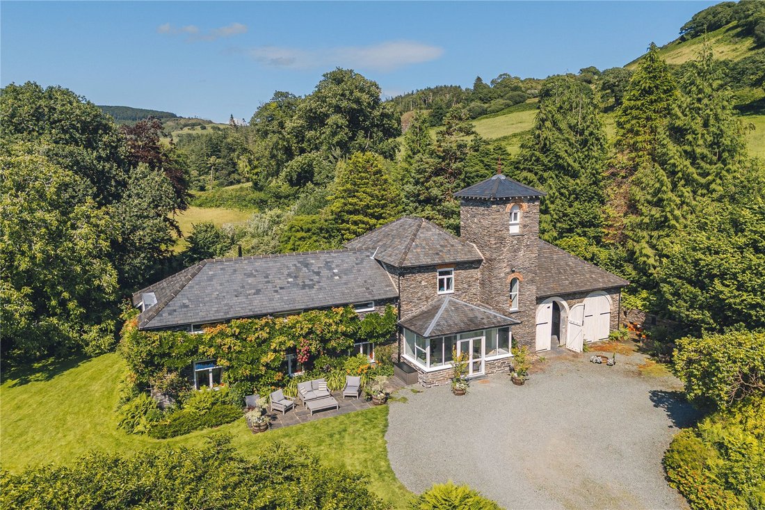House in Pennal, Wales 1 - 15977913
