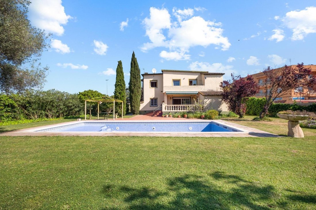 Villa in Sant Pere Pescador, Catalonia, Spain 4 - 15979105