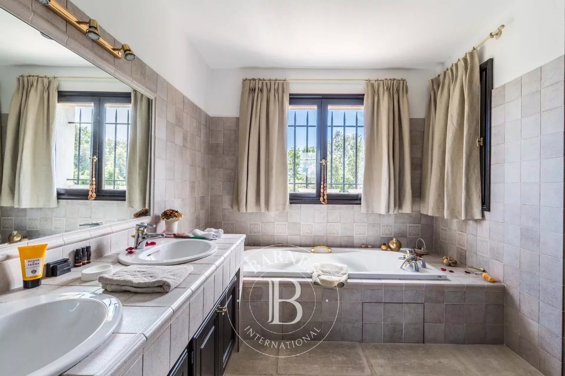 Villa in Saint-Paul-de-Vence, Provence-Alpes-Côte d'Azur, France 5 - 15976598