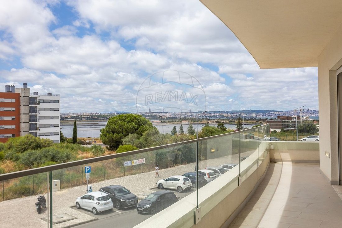 Apartment in Seixal, Arrentela e Aldeia de Paio Pires, Setubal, Portugal 1 - 15970912