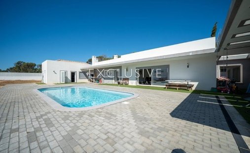 Villa in Alvor, Algarve, Portugal 1