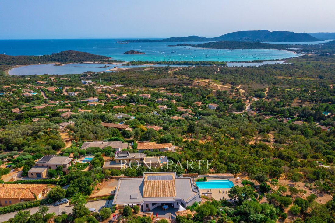 A Modern Citadel Above Corsica’s Sapphire Bay – Where Light Meets Legend