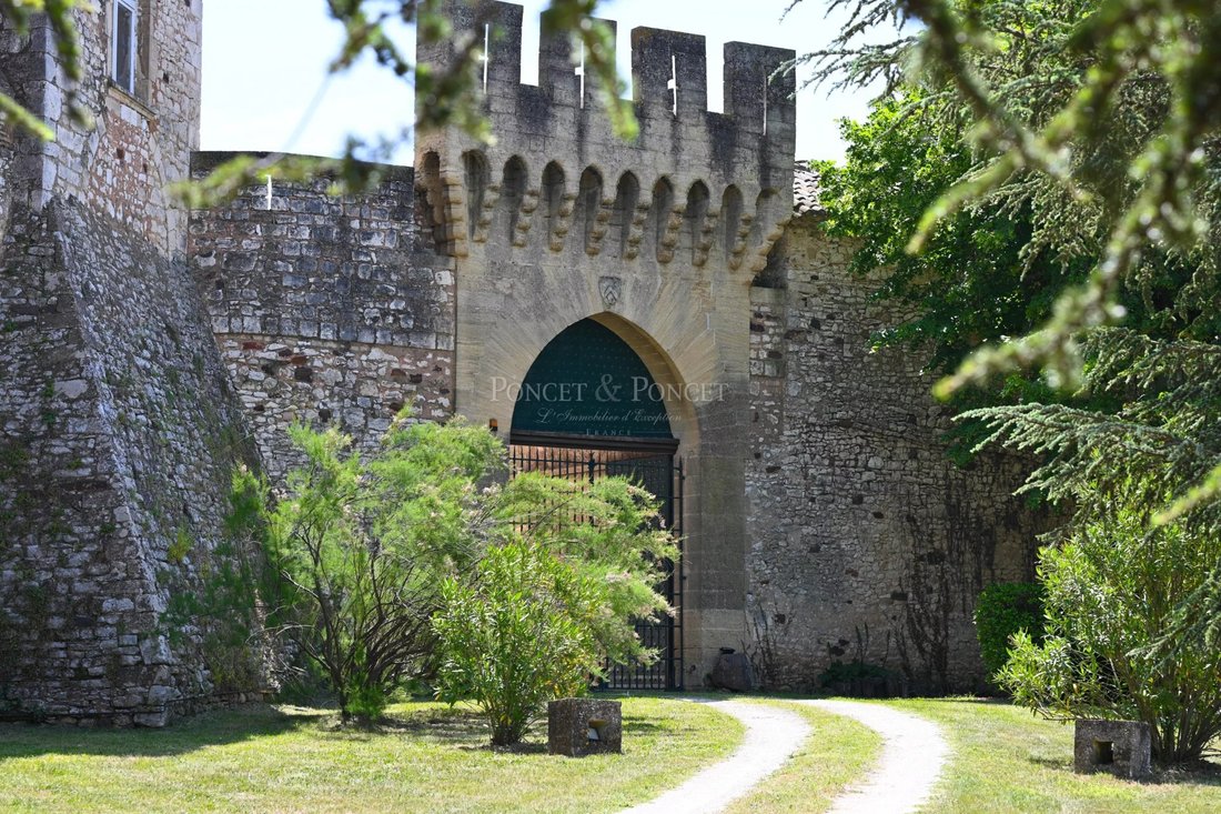 A Timeless Crown: 15th-Century Château Near Uzès’ Ducal Splendor - 5