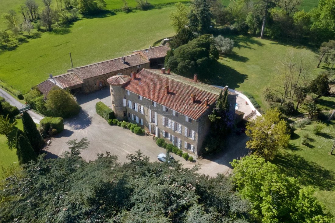 La Couronne des Comtes: A 15th-Century Castle’s Timeless Embrace Near Toulouse
