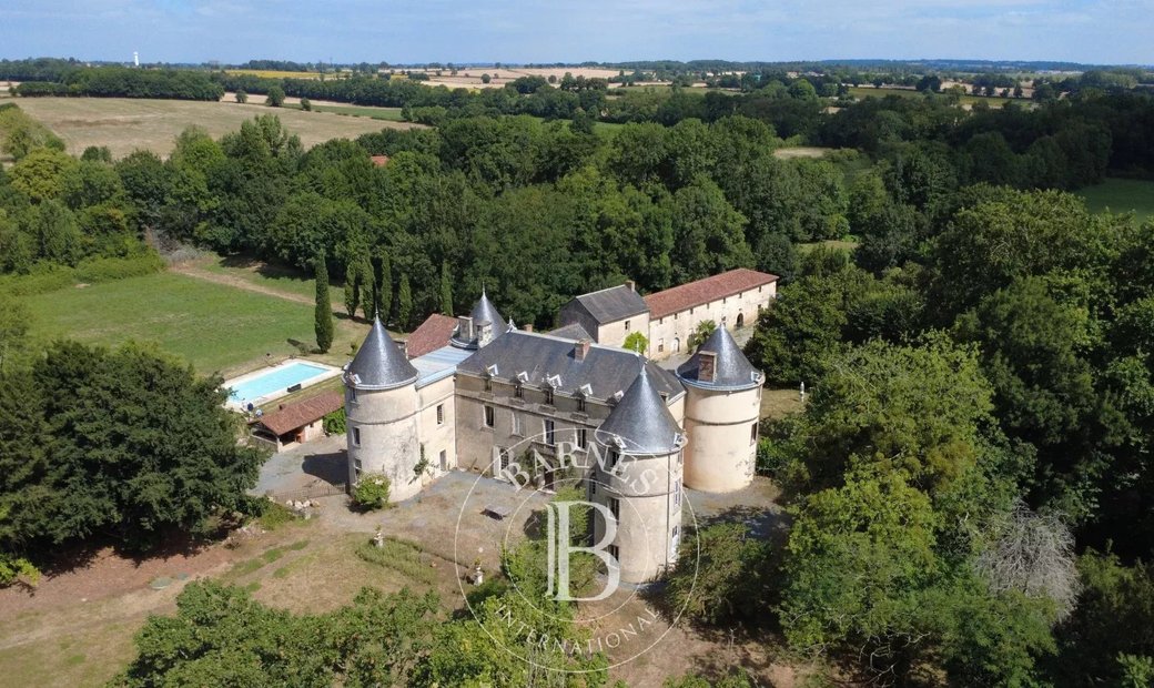 South Vendee 14th And 15th Century Chateau 10 Hectare Parkland