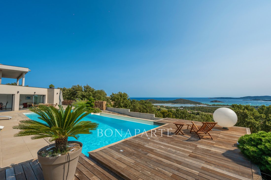 A Modern Citadel Above Corsica’s Sapphire Bay – Where Light Meets Legend