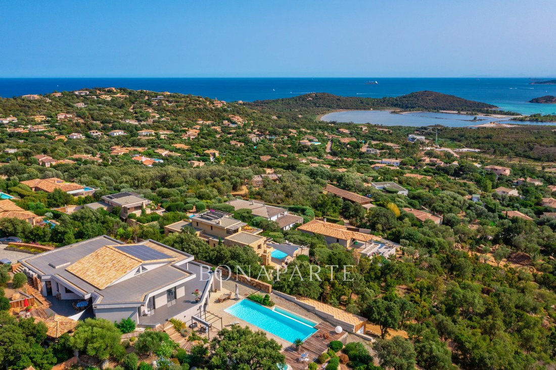 A Modern Citadel Above Corsica’s Sapphire Bay – Where Light Meets Legend