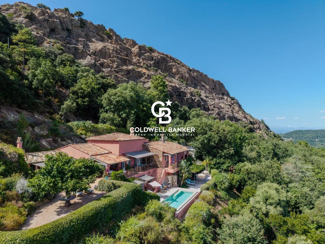 Villa in La Garde-Freinet, Provence-Alpes-Côte d'Azur, France 1 - 15982761