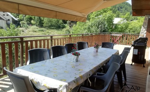 Chalet in Puy-Saint-Vincent, Provence-Alpes-Côte d'Azur, France 1