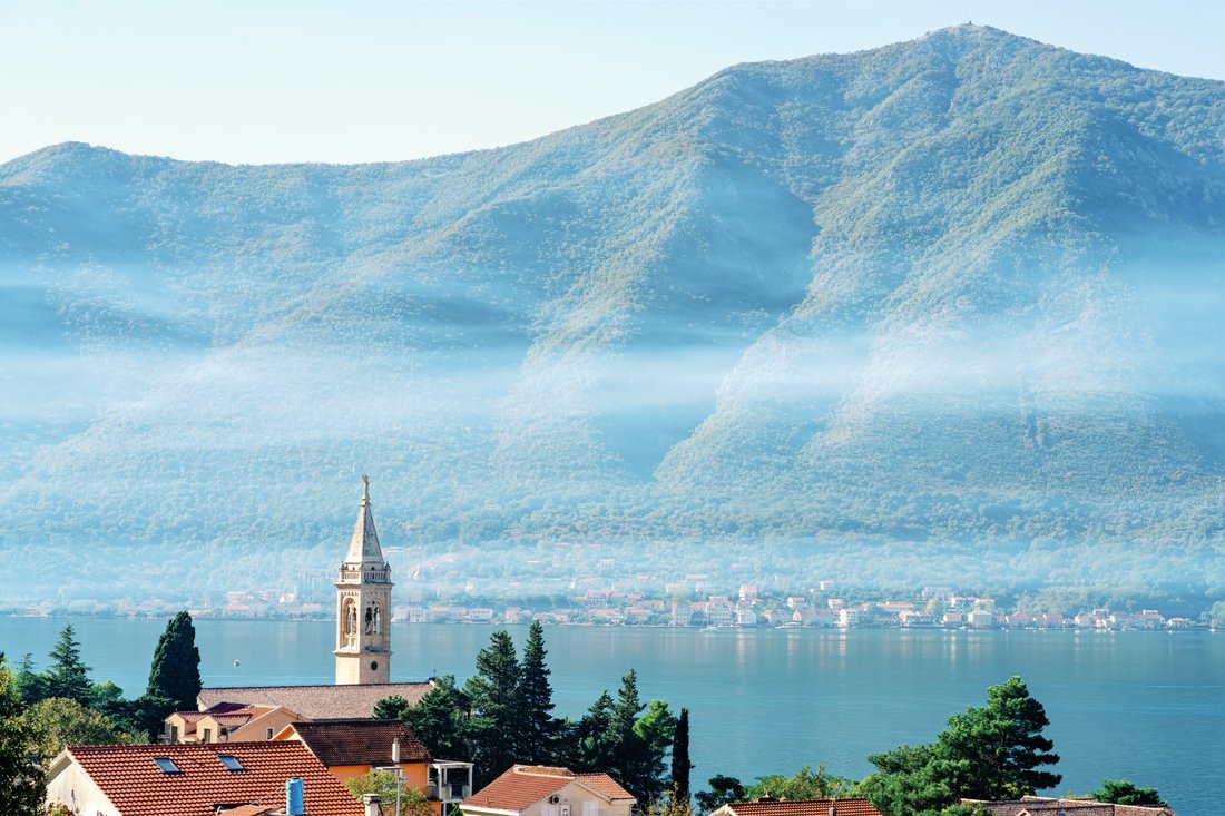 Villa in Dobrota, Kotor Municipality, Montenegro 2 - 15979559