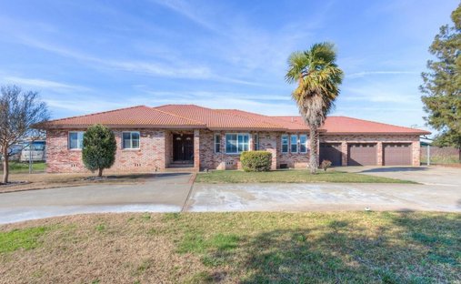 House in Yuba City, California, United States 1