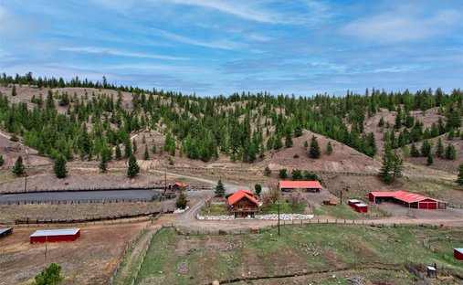 House in Cache Creek, British Columbia, Canada 1