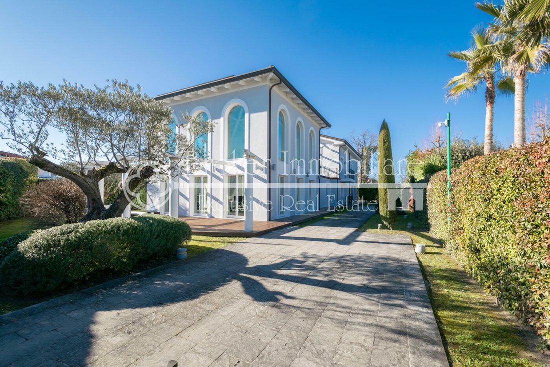 Villa in Center, Forte dei Marmi, Tuscany 2 - 15981874