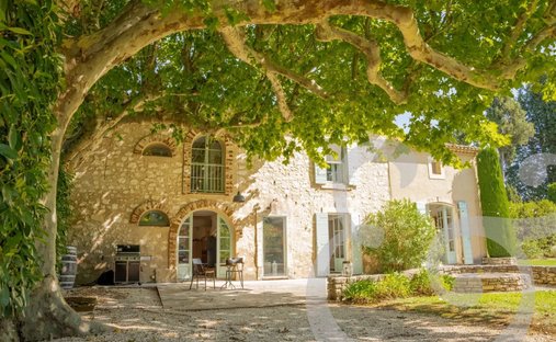 Country House in Plan-d'Orgon, Provence-Alpes-Côte d'Azur, France 1
