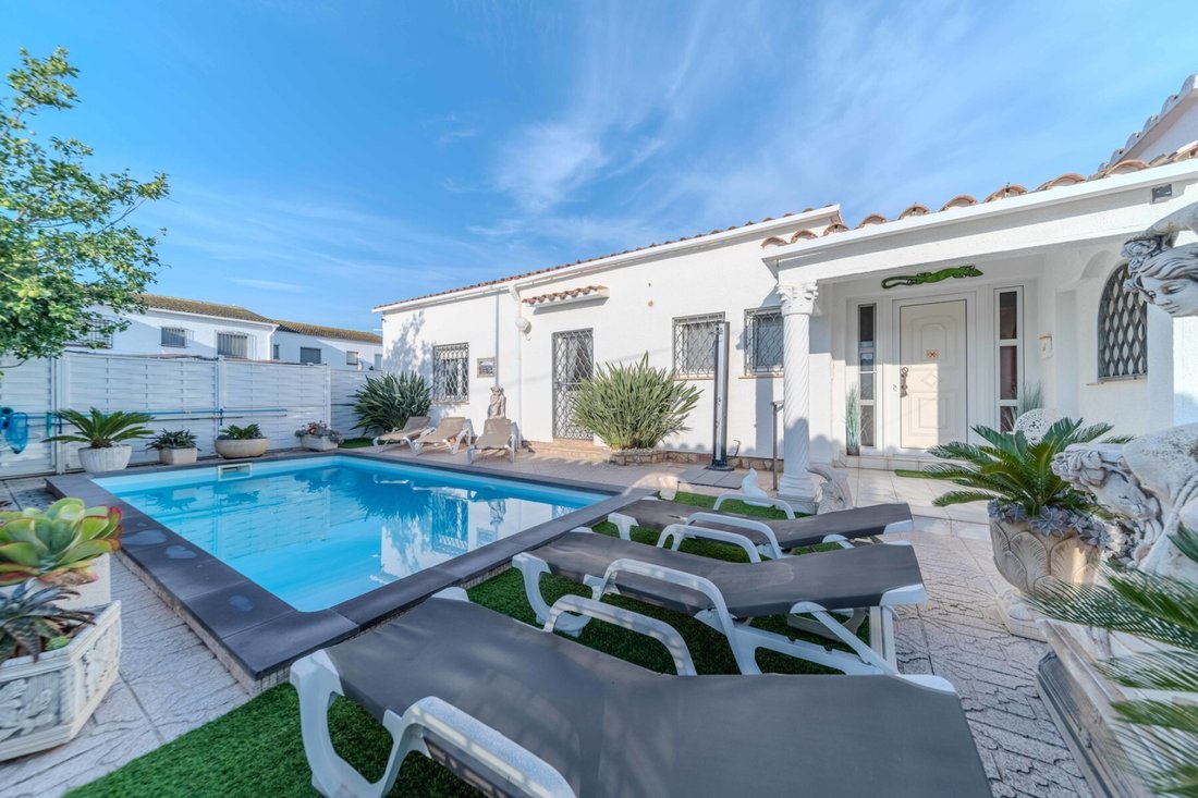 House in Empuriabrava, Catalonia, Spain 1 - 14910566