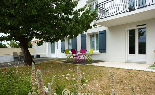 Villa in Sud, Nieul-sur-Mer, France 1