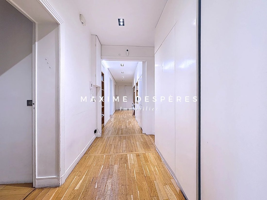 Apartment in Saint James-Général Koenig, Neuilly-sur-Seine, France 3 - 15984998
