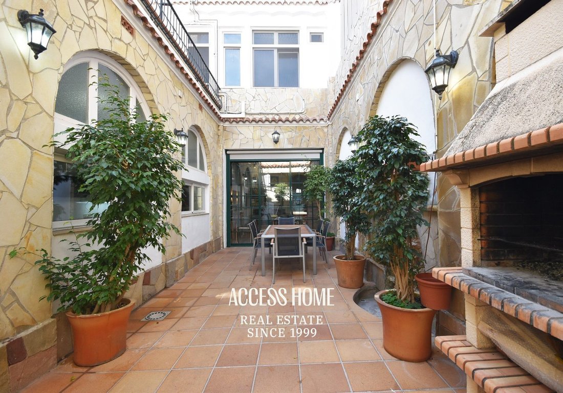 Villa in el Masnou, Catalonia, Spain 1 - 15985147
