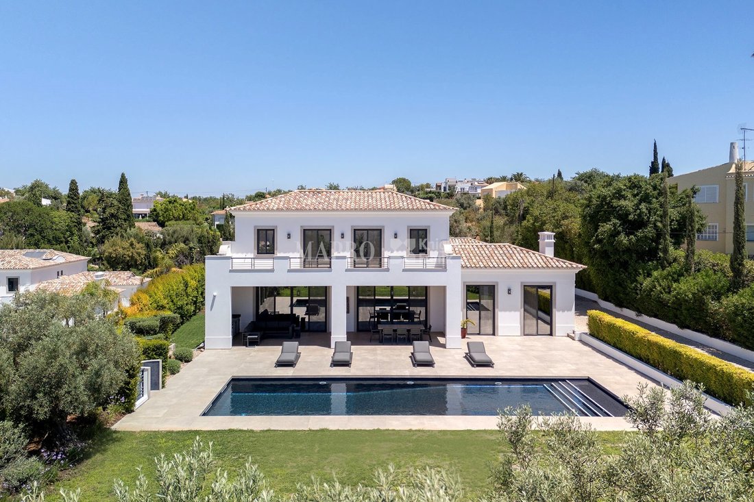 Villa in Loule (Sao Clemente), Algarve, Portugal 1 - 15462401