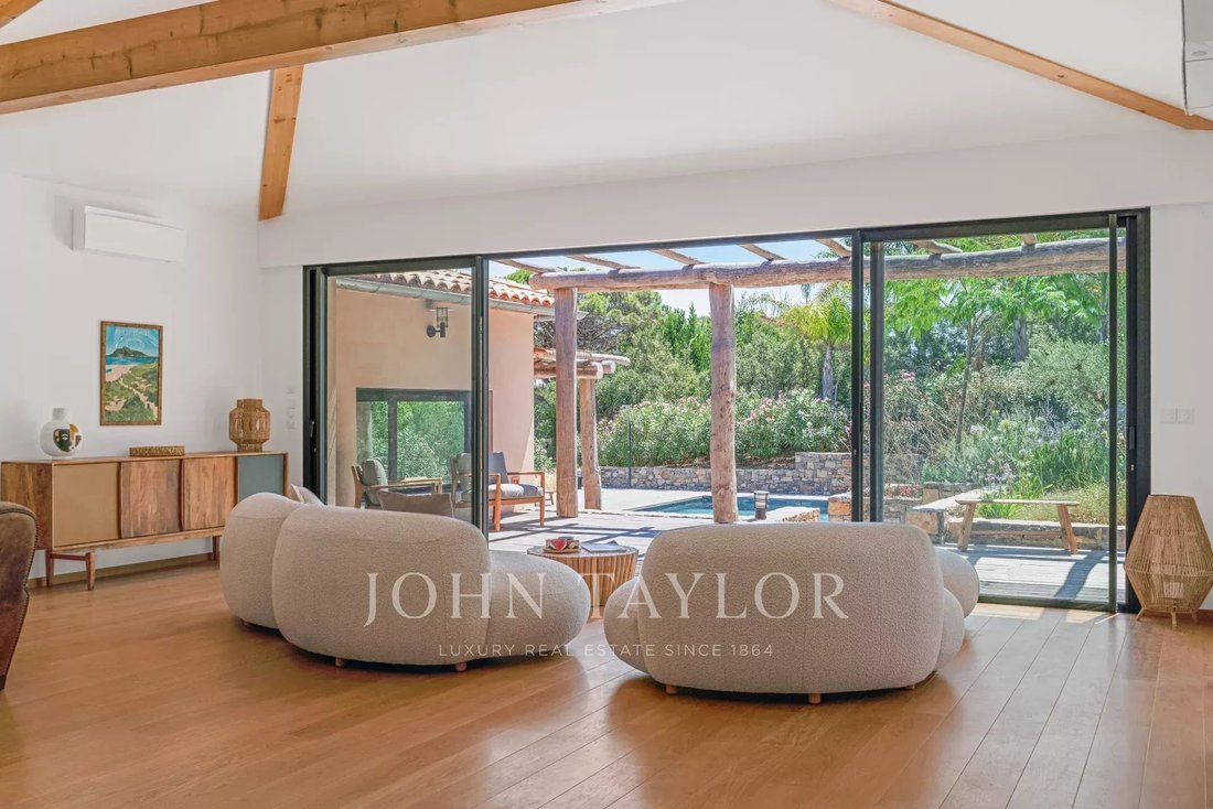 Estate in La Croix-Valmer, Provence-Alpes-Côte d'Azur, France 5 - 15983948