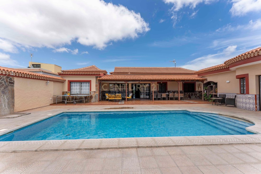 Villa in Arona, Canary Islands, Spain 2 - 15984186