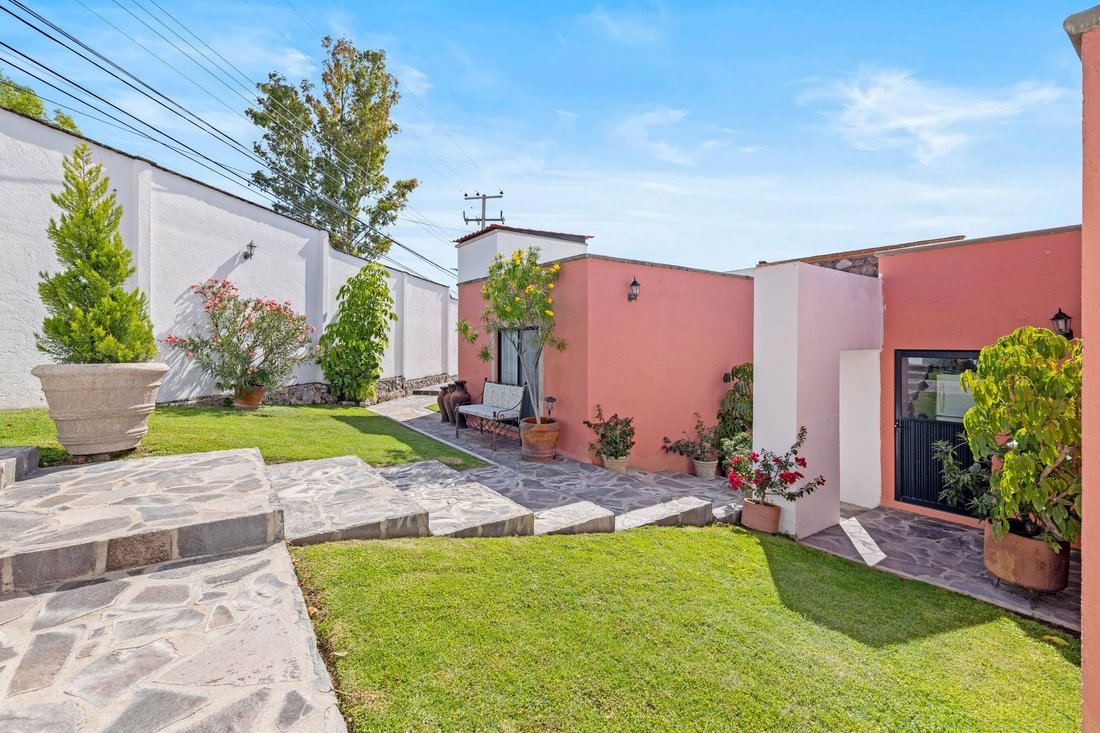 House in Presita Guadalupe, Guanajuato, Mexico 2 - 15984539