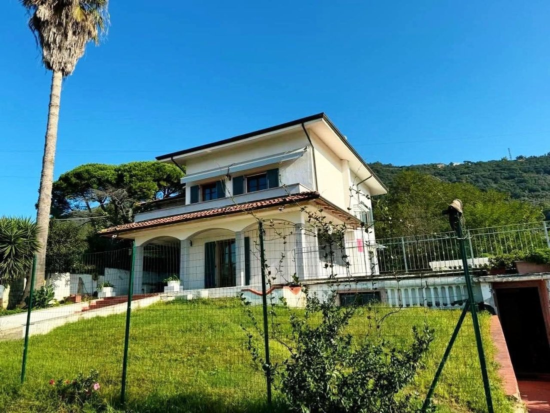 Villa in Fontia-Fossola-Fossone, Marina di Carrara, Tuscany 1 - 15984972