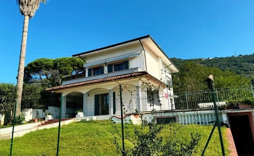 Villa in Fontia-Fossola-Fossone, Marina di Carrara, Tuscany 1
