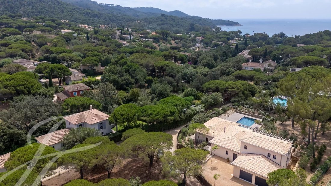 Estate in La Croix-Valmer, Provence-Alpes-Côte d'Azur, France 3 - 15983948