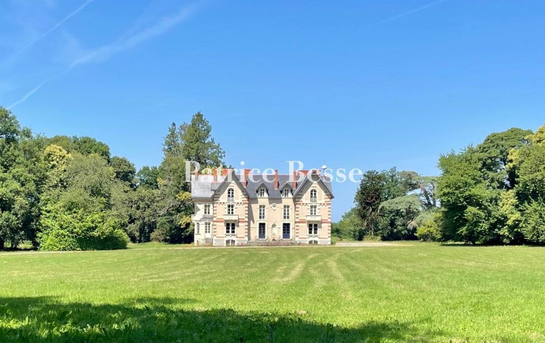 Château des Chasses Royales: A 19th-Century Hunting Lodge in Anjou’s Golden Light