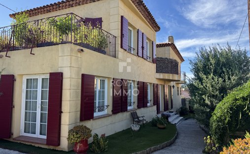 House in Centre Ville, Carqueiranne, France 1