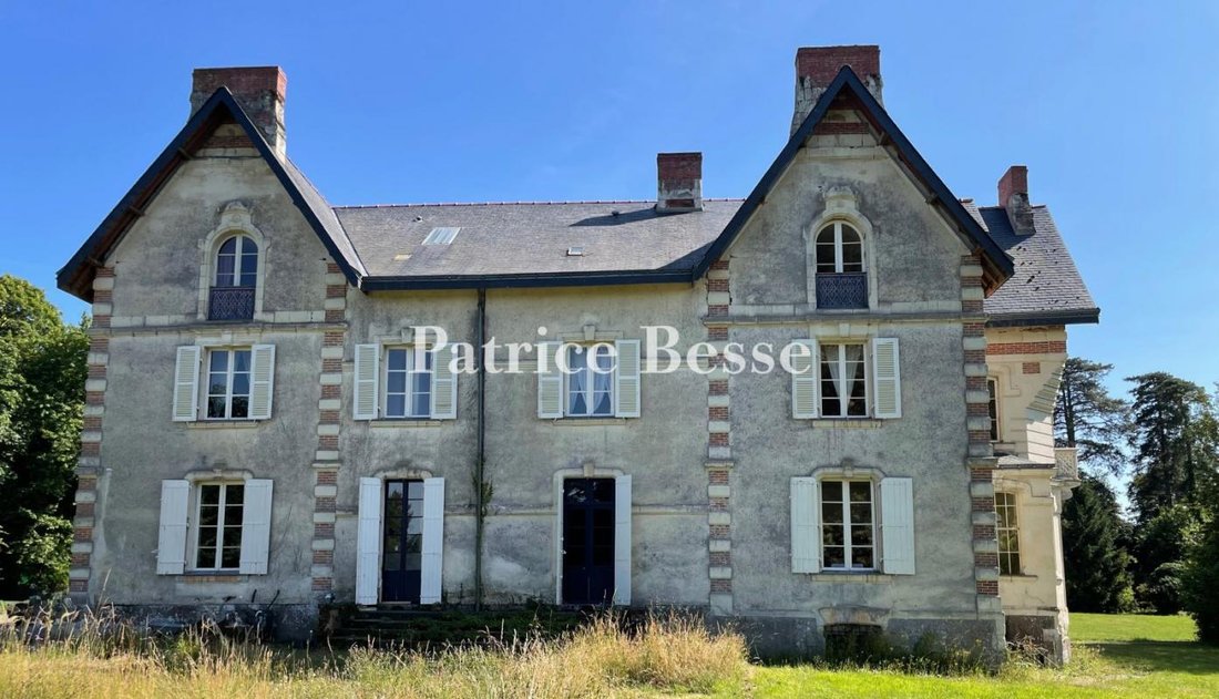 Château des Chasses Royales: A 19th-Century Hunting Lodge in Anjou’s Golden Light