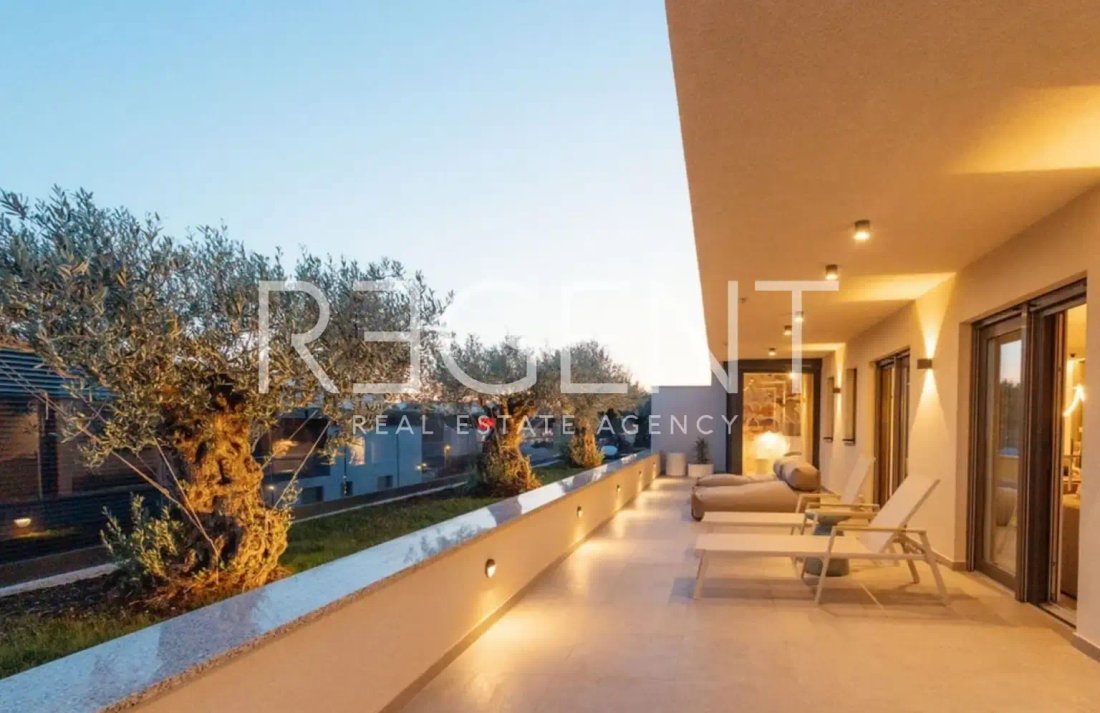 Apartment in Sirobuja, Split, Split-Dalmatia County 3 - 15984843