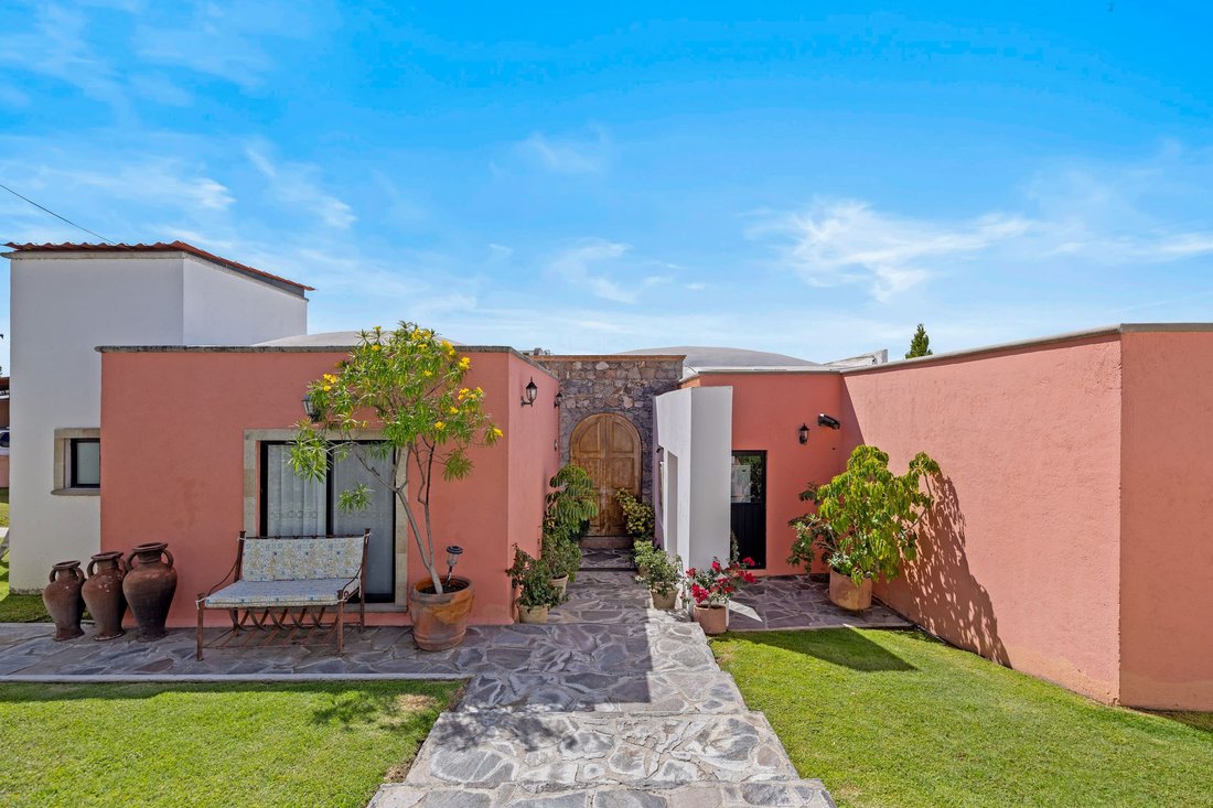 House in Presita Guadalupe, Guanajuato, Mexico 1 - 15984539