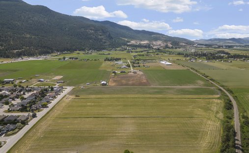 Terreno en Armstrong, Columbia Británica, Canadá 1