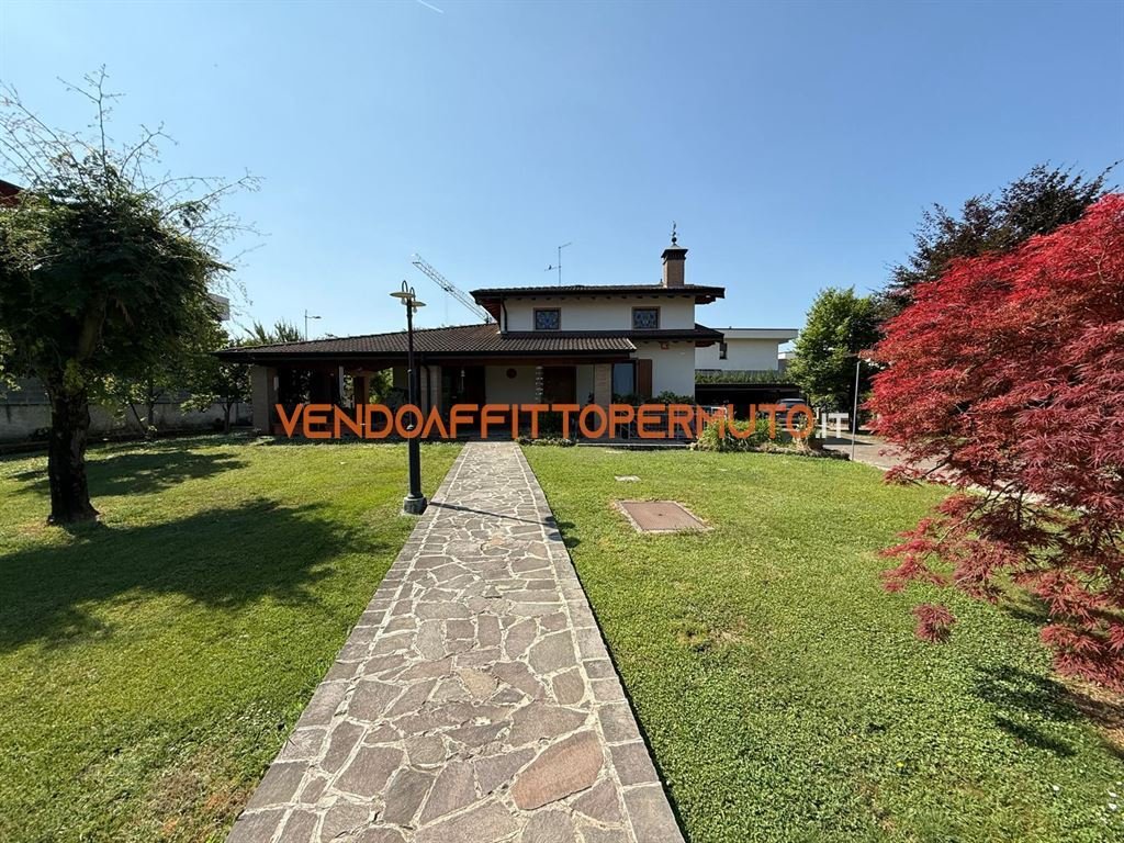 Villa in Romano di Lombardia, Lombardy, Italy 1 - 15984783