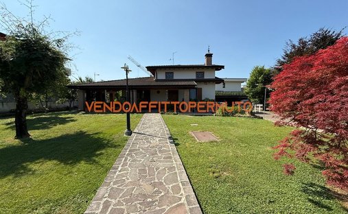 Villa in Romano di Lombardia, Lombardei, Italien 1