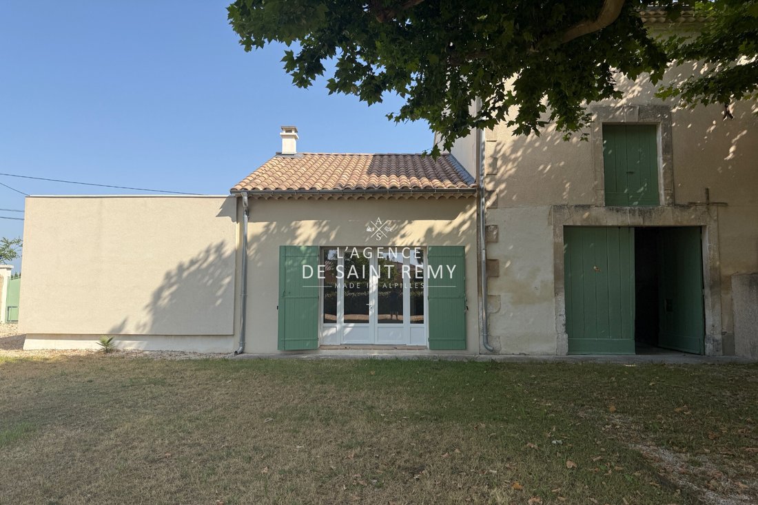 Villa in Châteaurenard, Provence-Alpes-Côte d'Azur, France 1 - 15984136