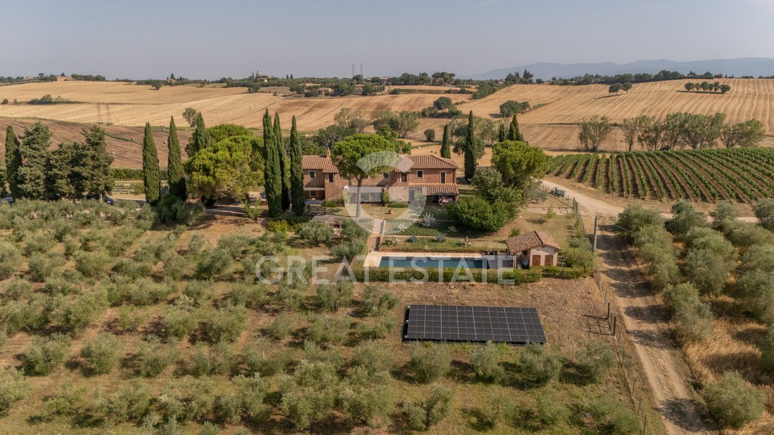 Estate in Castiglione del Lago, Umbria, Italy 3 - 15985110