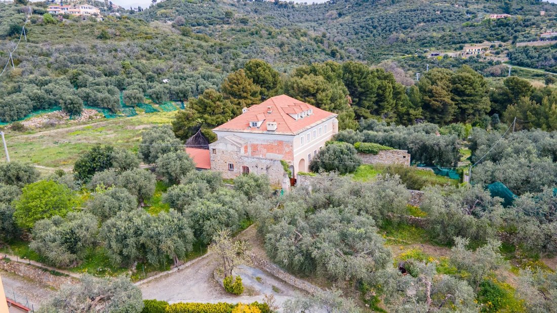 Estate in Porto Maurizio, Imperia, Liguria 1 - 15984119