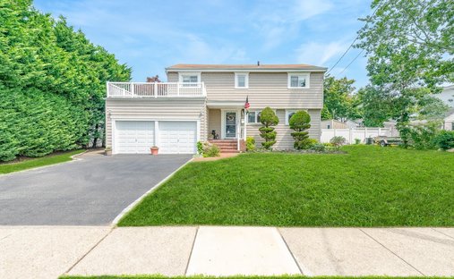 House in Massapequa, New York, United States 1